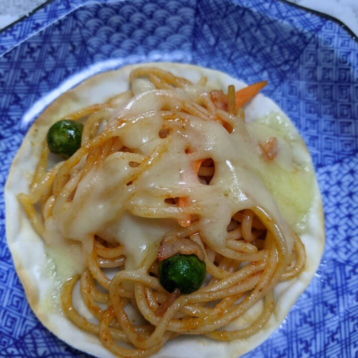 餃子の皮で作るナポリタンピザ